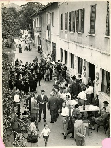 La banda in via Porta Ronca nel 1950
